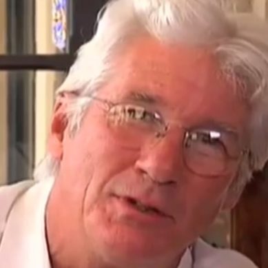 Delirio per Richard Gere, il sex symbol scatena le fan a Taormina