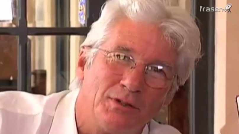 Delirio per Richard Gere, il sex symbol scatena le fan a Taormina