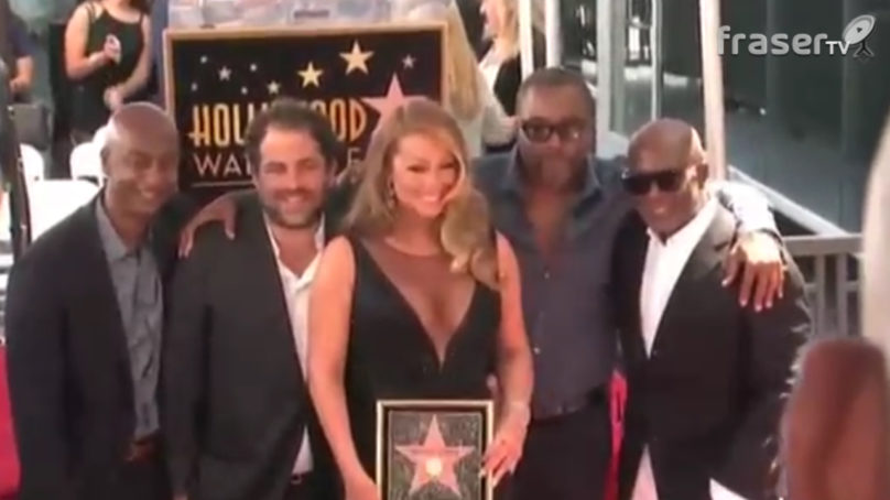 La pop star Mariah Carey entra nella Walk of Fame di Hollywood