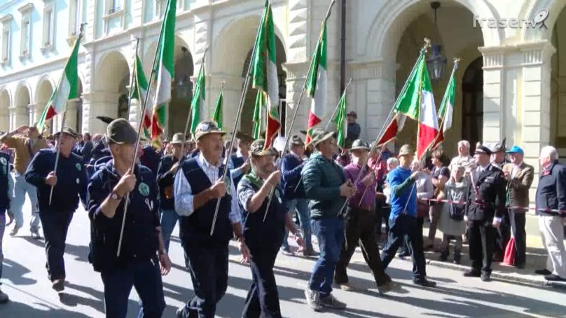 Gli Alpini sfilano ad Acqui Terme