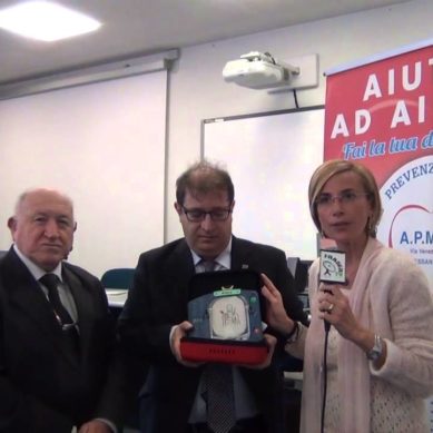 L’APMC dona il defibrillatore all’istituto Volta di Alessandria