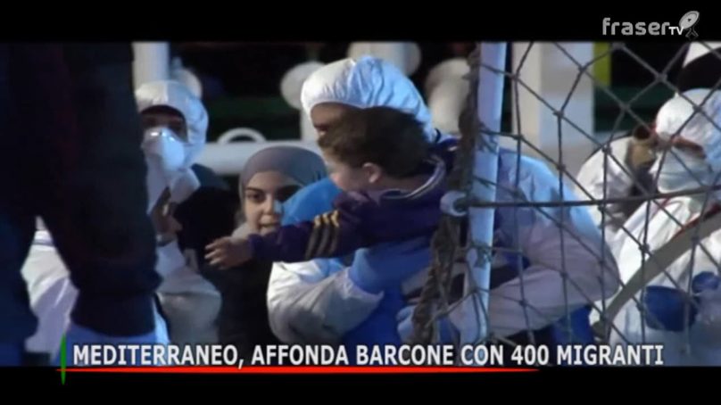 Mediterraneo, affonda barcone con 400 migranti