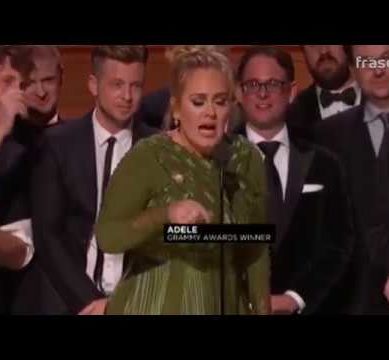 Adele trionfa ai Grammys con 5 premi